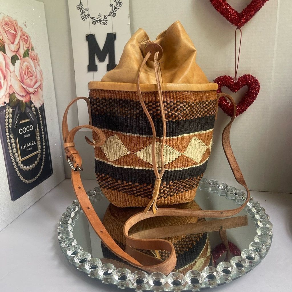 Other Vintage Woven Sisal Bucket Bag with Leather Strap Size ONE SIZE - 1 Thumbnail
