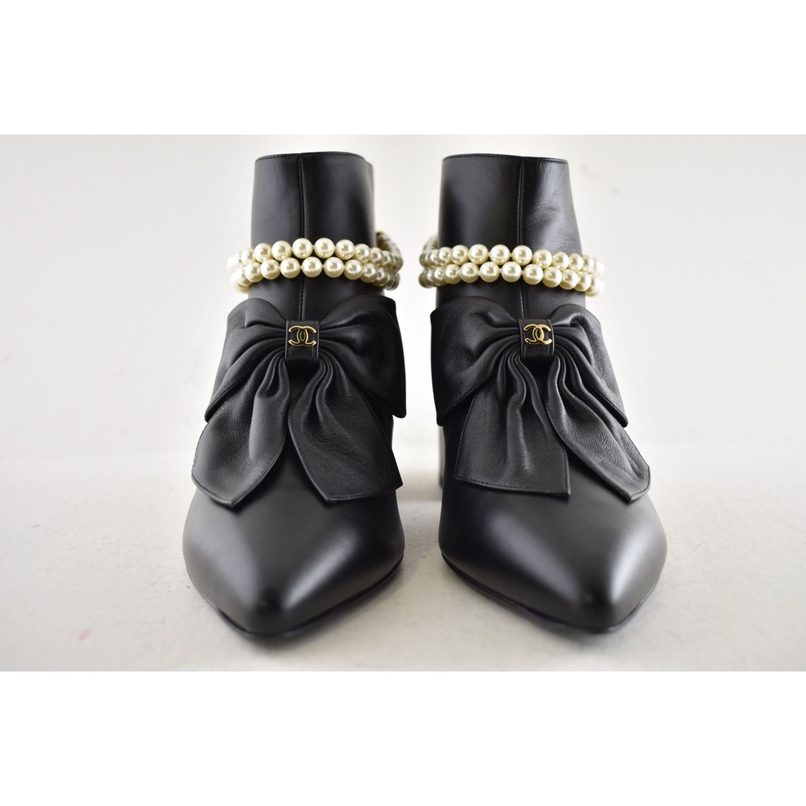 Chanel Chanel Black Lambskin Pearl CC Bow Ankle Boots 38 Size US 7 / IT 37 - 10 Thumbnail