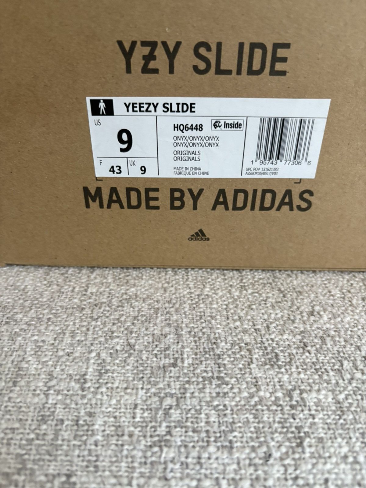 Yeezy Yeezy Slides “Dark Onyx” Size US 9 / EU 42 - 2 Thumbnail