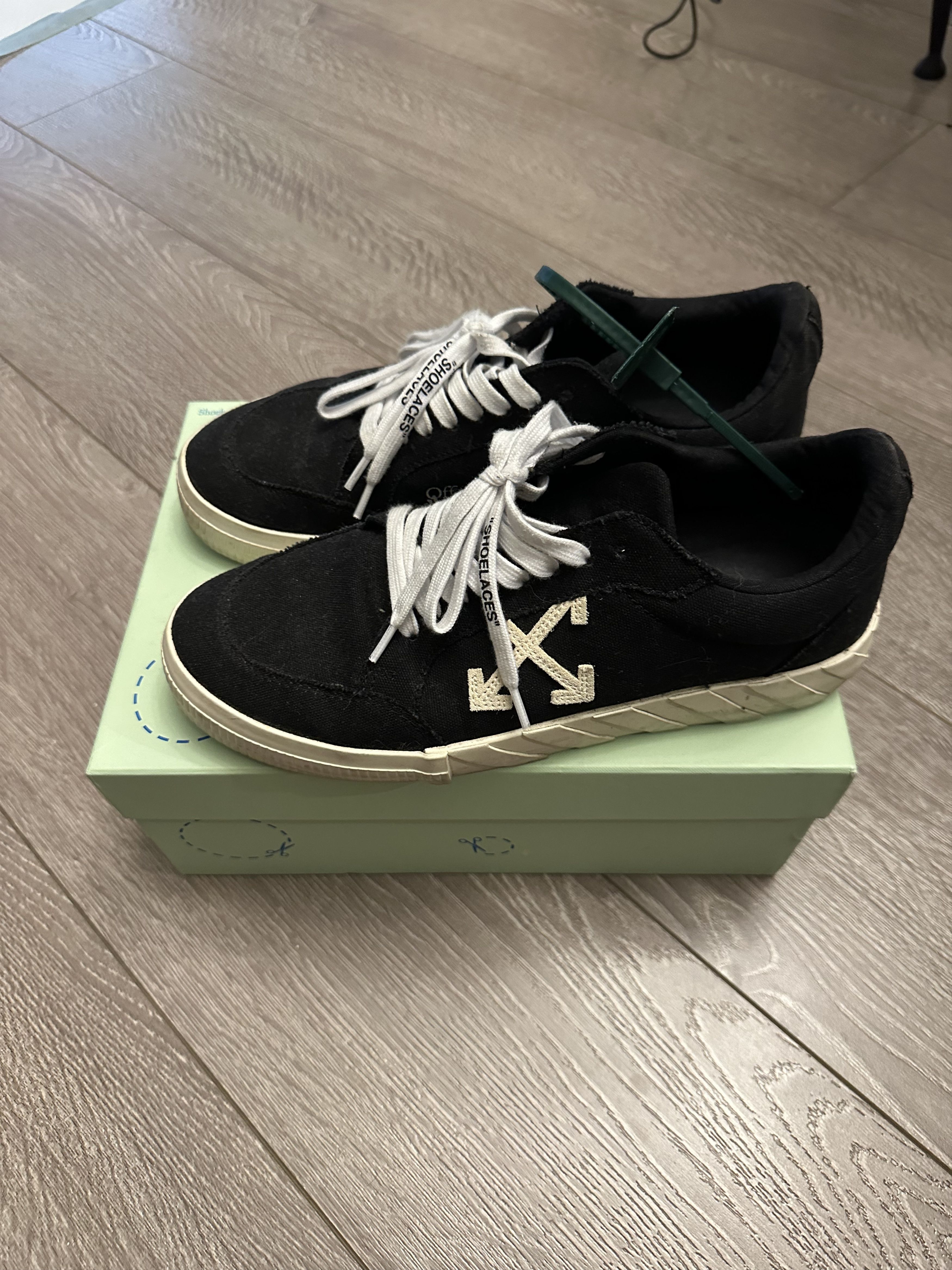 Off-White Canvas Off White Sneaker Size US 9 / EU 42 - 1 Thumbnail