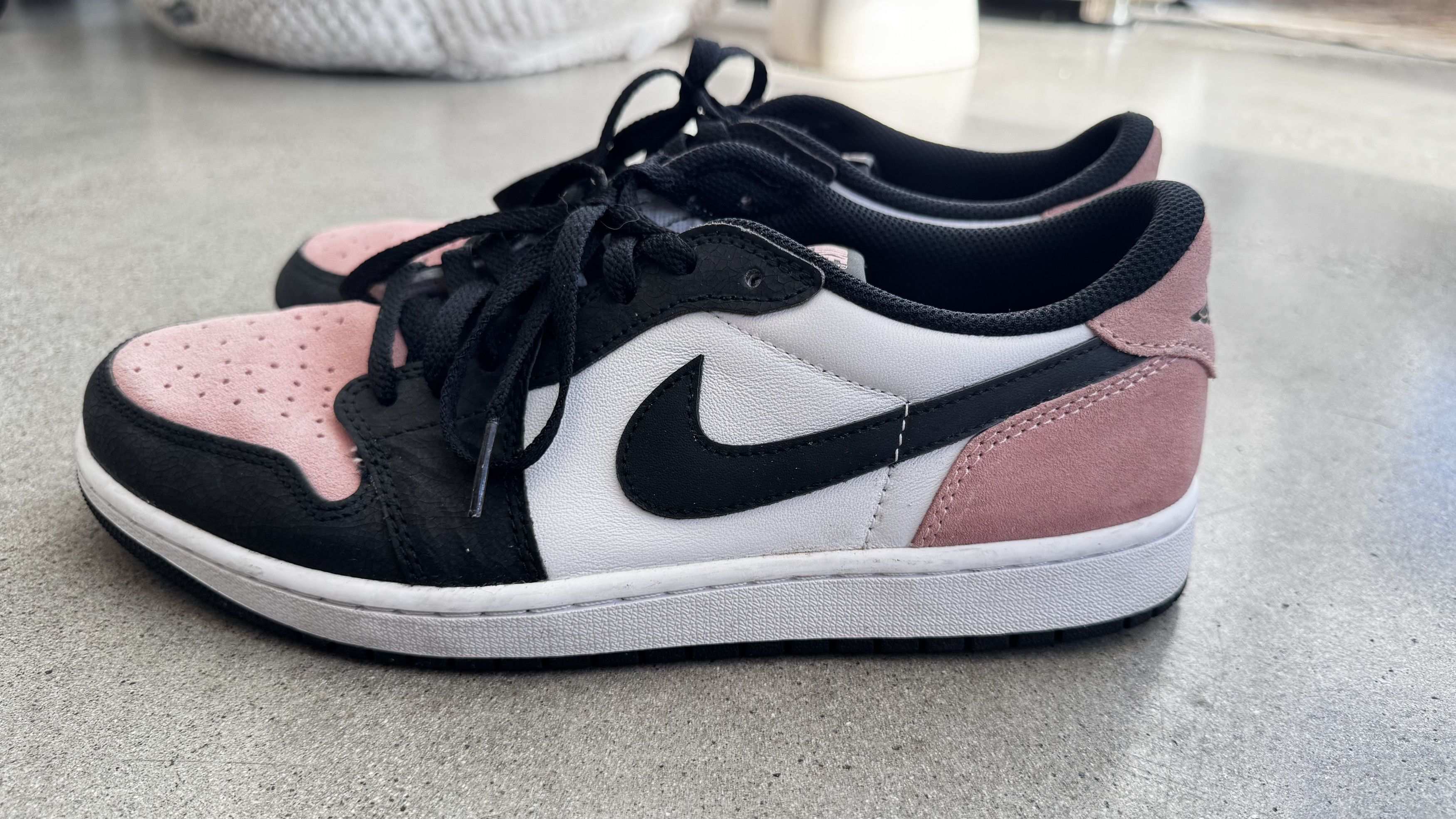 Nike Nike Air Jordan 1 Low Pink/Blush Size US 10 / EU 43 - 4 Thumbnail
