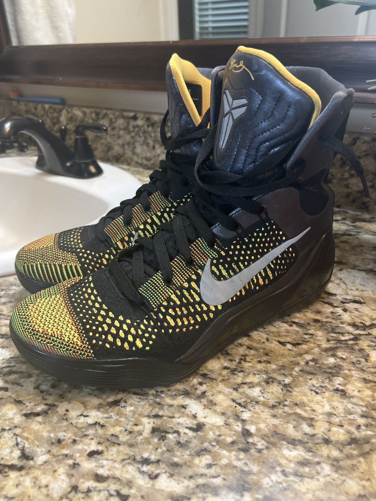 image of Nike Kobe 9 Elite Shoes in Black, Men's (Size 9.5)
