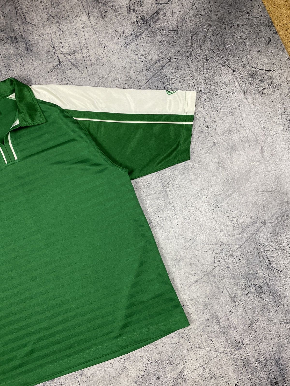 Nike Vintage Nike Dri Fit Drill Y2K Polo Shirt Size US L / EU 52-54 / 3 - 4 Thumbnail