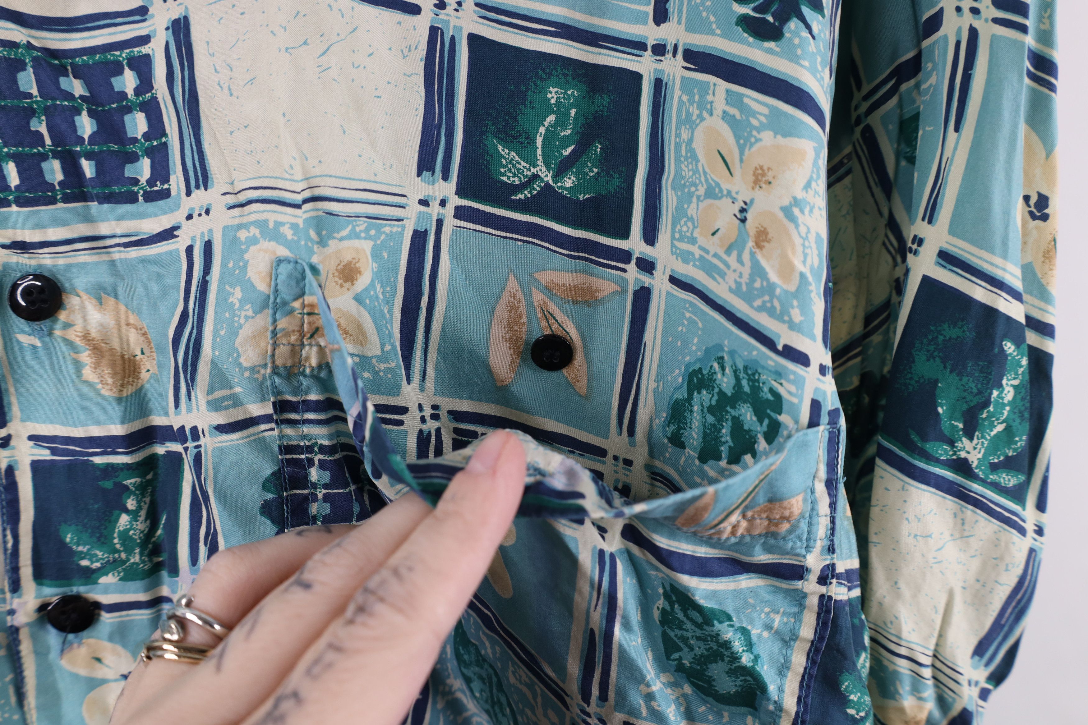 Vintage Vintage 90s Streetwear Leaf Baggy Short Sleeve Button Shirt Size US XL / EU 56 / 4 - 4 Thumbnail
