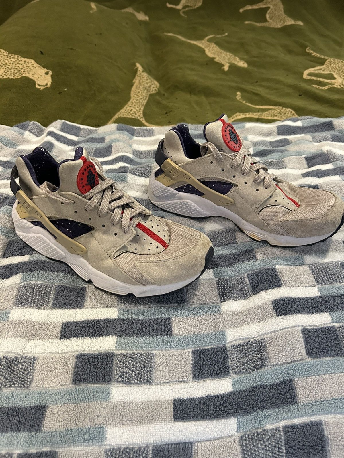 Nike 2018 Nike Air Huarache ‘moon landing’ Size US 11.5 / EU 44-45 - 1 Thumbnail