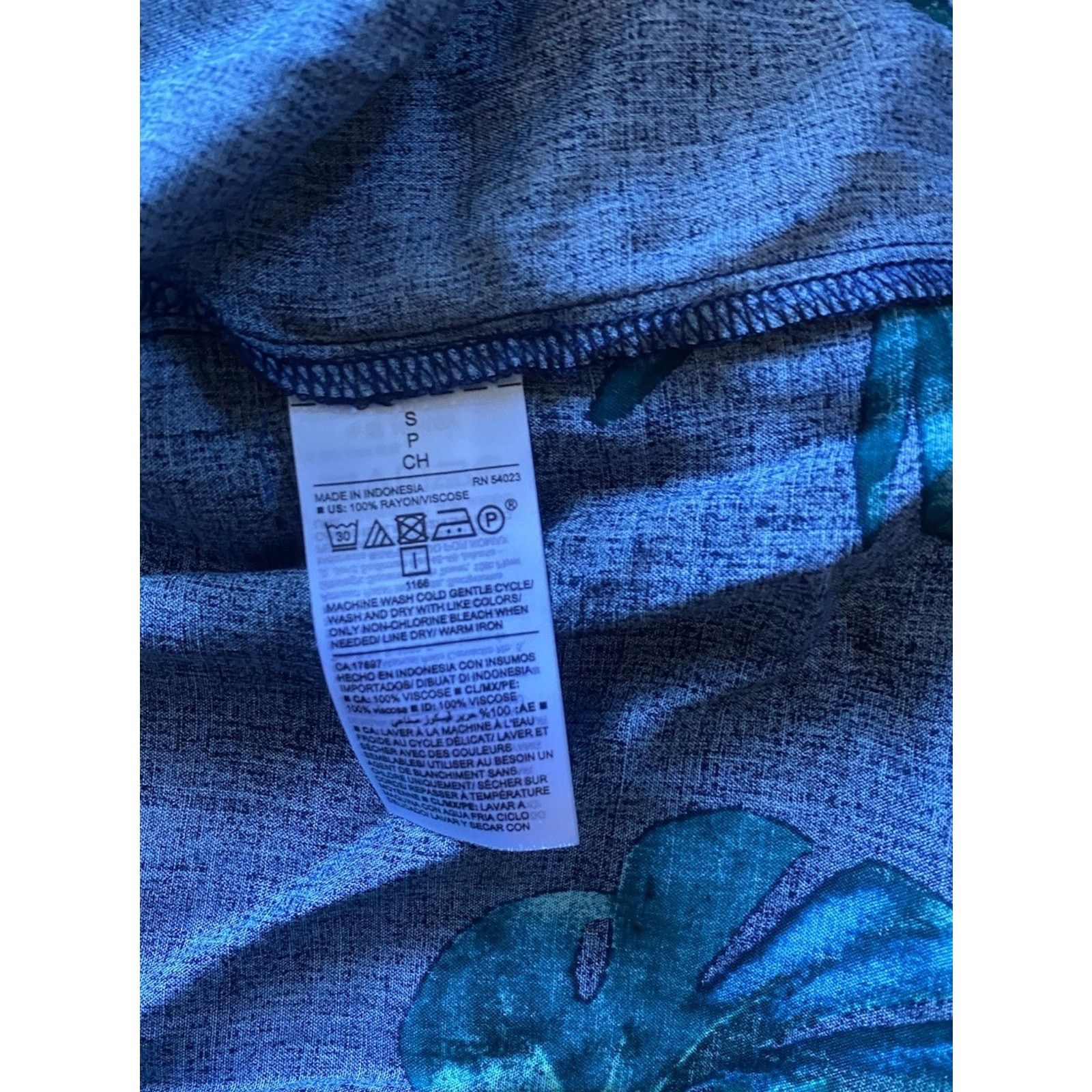 Old Navy NWT Old Navy Tropical Blue Tank Shirt Women’s S $25 Size S / US 4 / IT 40 - 4 Thumbnail