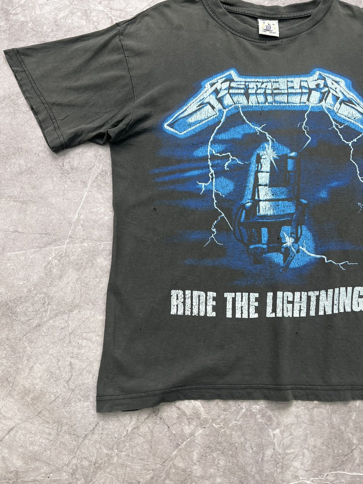 Metallica × Vintage Metallica Ride The Lightning band t-shirts size M sun faded Size US M / EU 48-50 / 2 - 2 Thumbnail