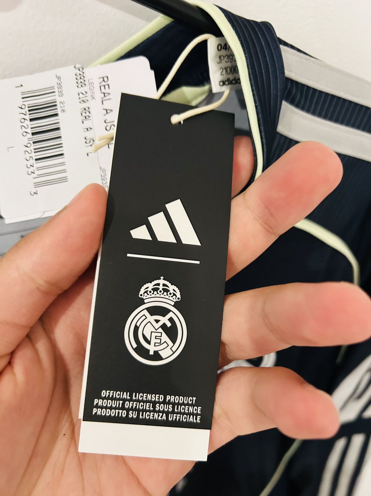 Adidas Real Madrid 2025/26 Away Jersey Size US L / EU 52-54 / 3 - 4 Thumbnail