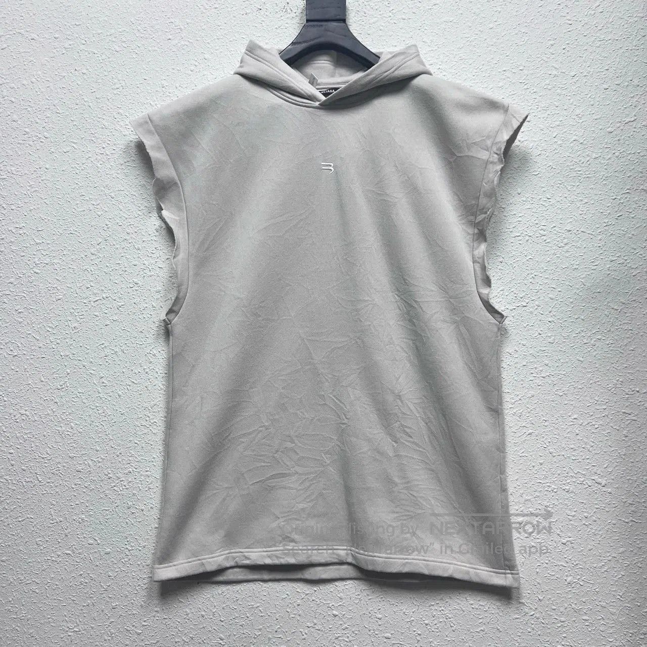 Balenciaga balenciaga sleeveless hoodie with embroidery detail. Size US XS / EU 42 / 0 - 1 Thumbnail