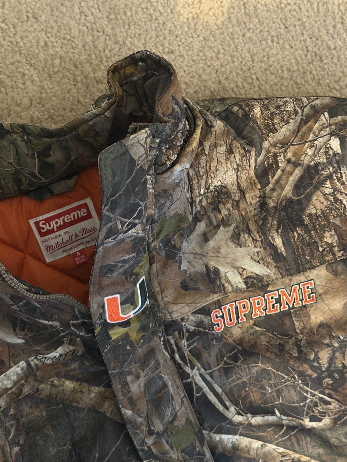 Mitchell & Ness × NCAA × Supreme Supreme x Mitchell & Ness NCAA 'TrueTimber Kanati Camo' Size US S / EU 44-46 / 1 - 1 Thumbnail