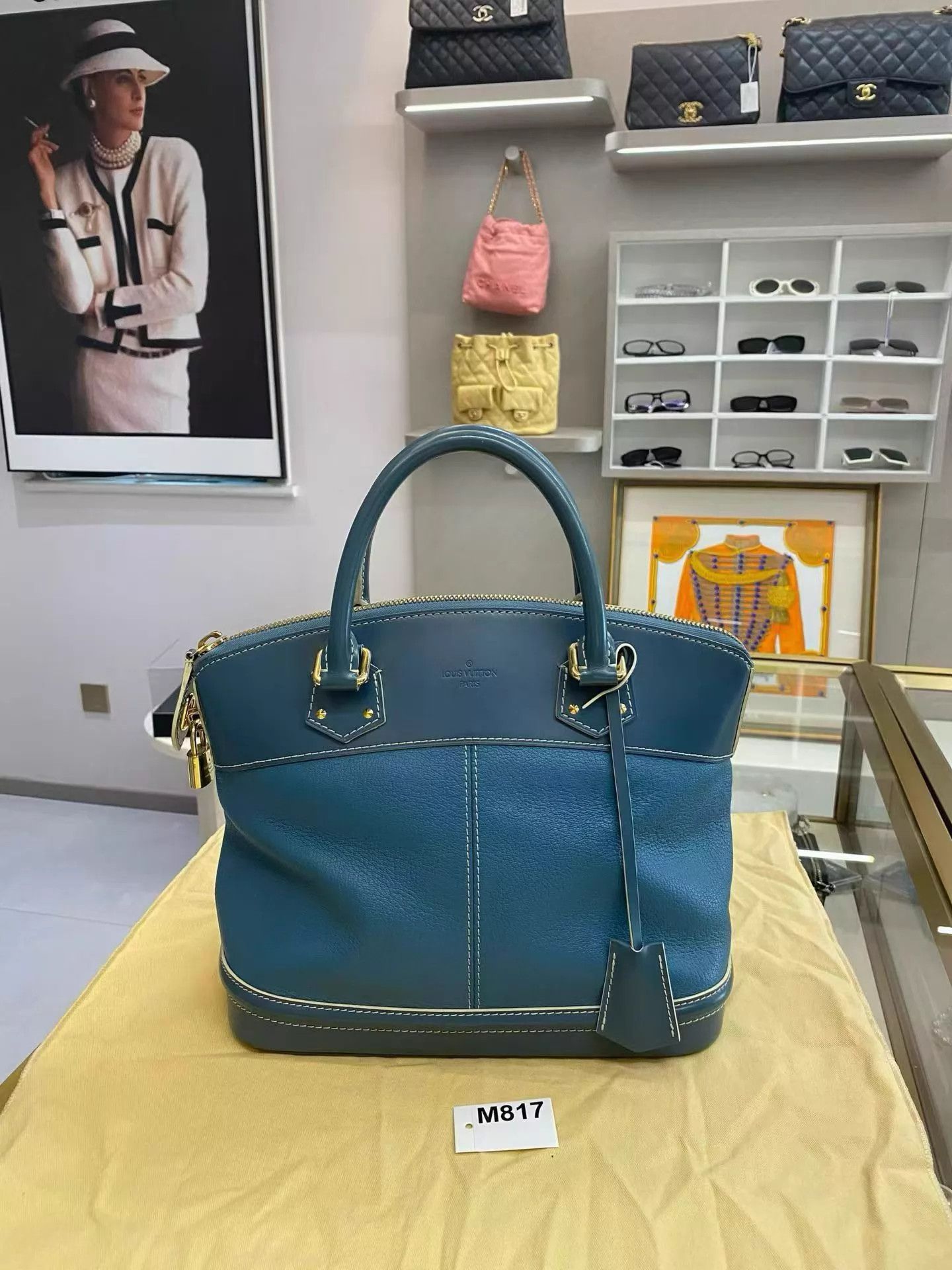 Louis Vuitton LV Suhali Blue Gold Calf Shell Toe Bag 28x15x22 GC M817 Size ONE SIZE - 1 Thumbnail