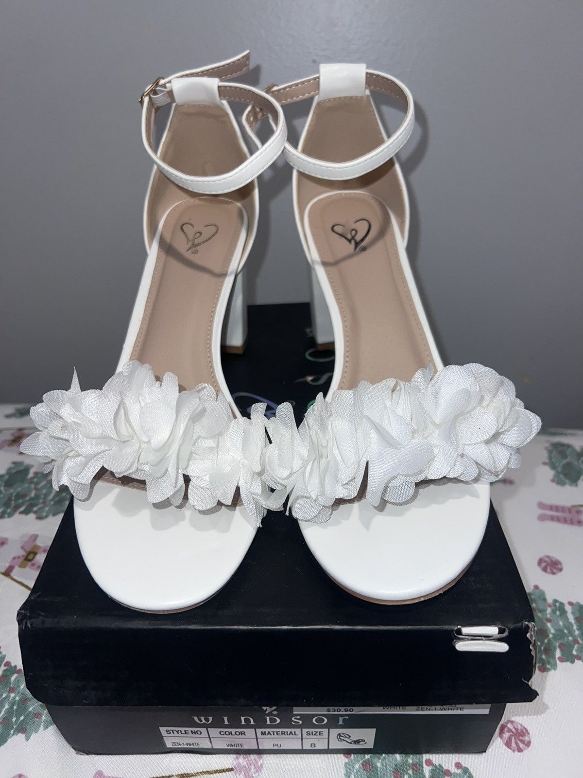 Other Floral Block Heels Windor Size 8 White Size US 8 / IT 38 - 1 Thumbnail