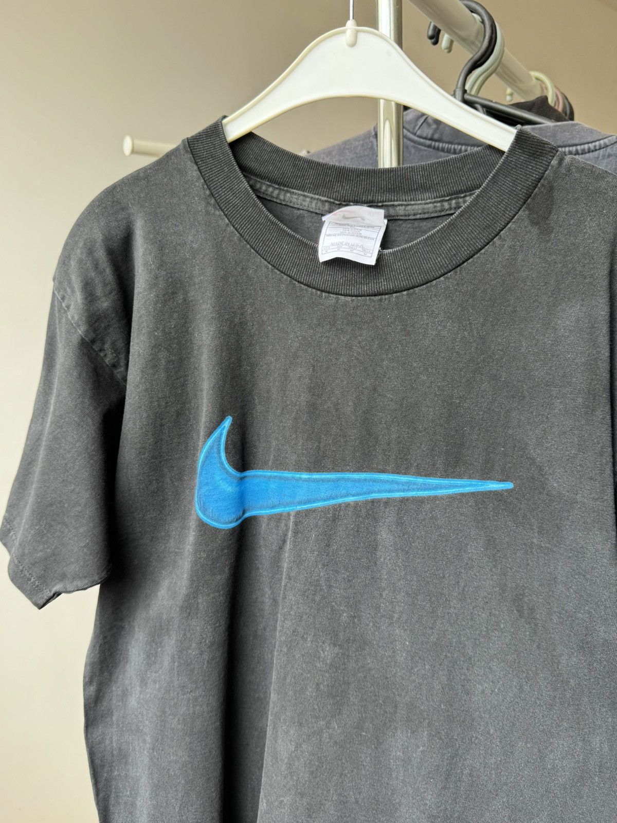 Nike Vintage Nike Neon Swoosh Logo T-shirt Size US M / EU 48-50 / 2 - 2 Thumbnail