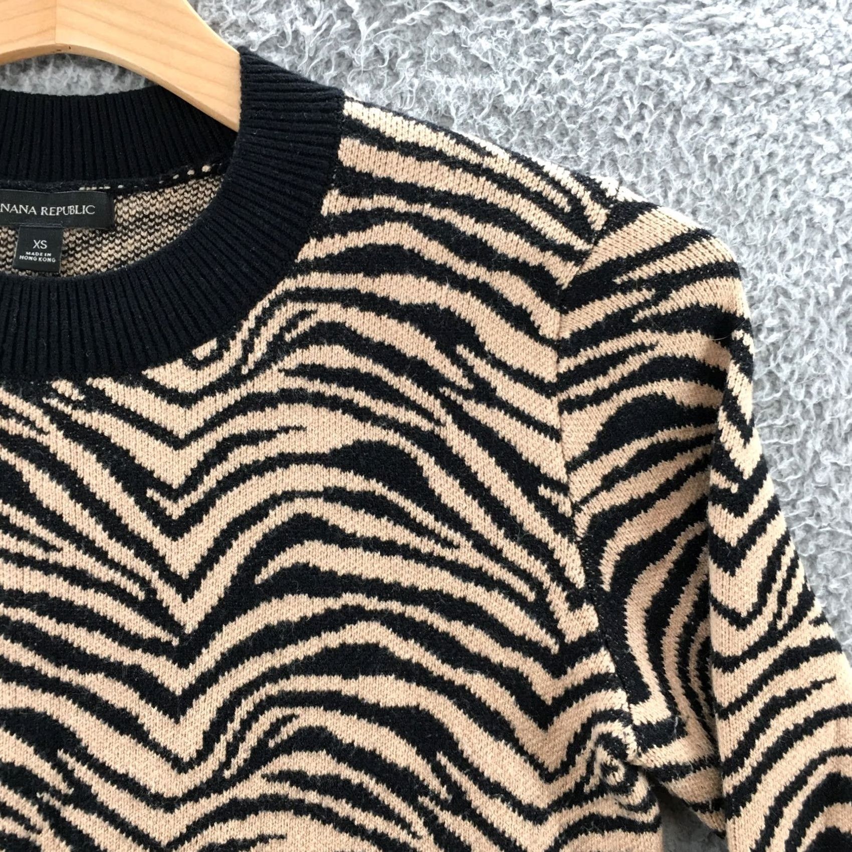 Banana Republic Banana Republic Pullover Sweater Womens XS Beige Animal Print Cotton Blend Size XS / US 0-2 / IT 36-38 - 3 Thumbnail