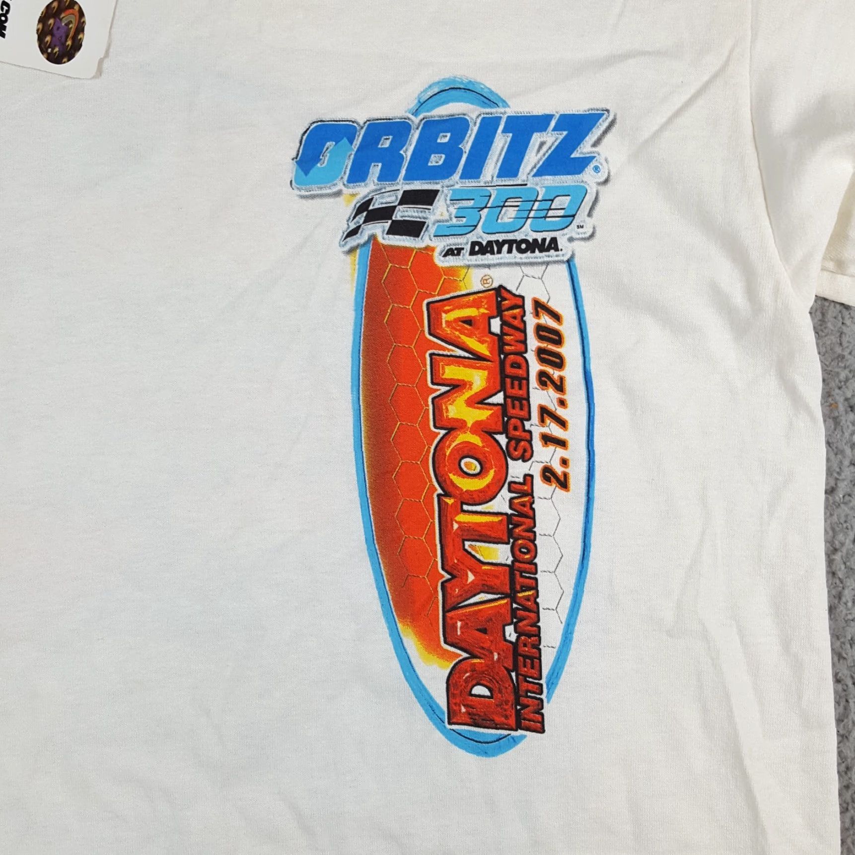 Gildan VINTAGE Orbitz 300 Daytona NASCAR Racing Race Tee Men's M T-Shirt White Cotton Logo Embroidered 90s 00s Y2K VTG Mens Size US M / EU 48-50 / 2 - 4 Thumbnail
