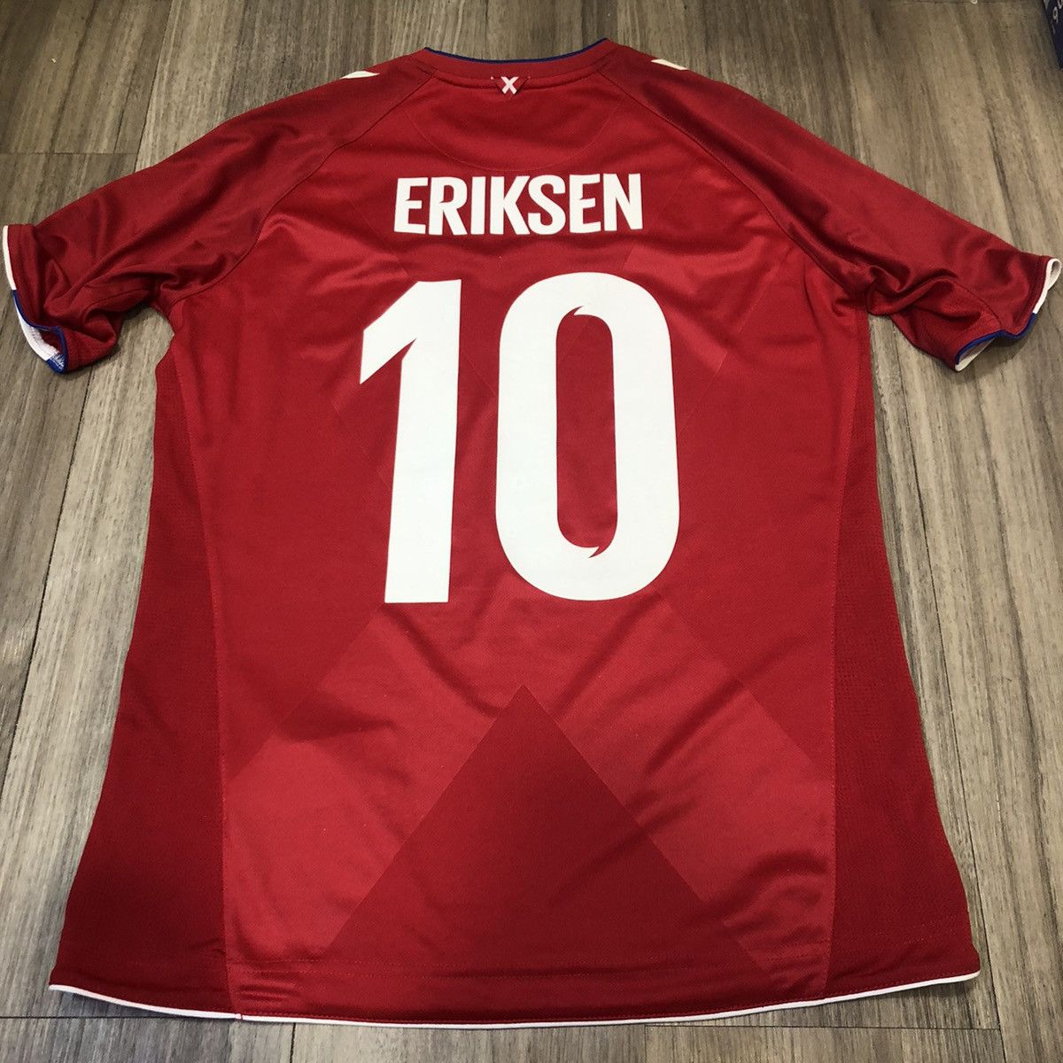 Hummel Denmark World Cup 2018 home shirt #10 Eriksen Size US S / EU 44-46 / 1 - 2 Thumbnail
