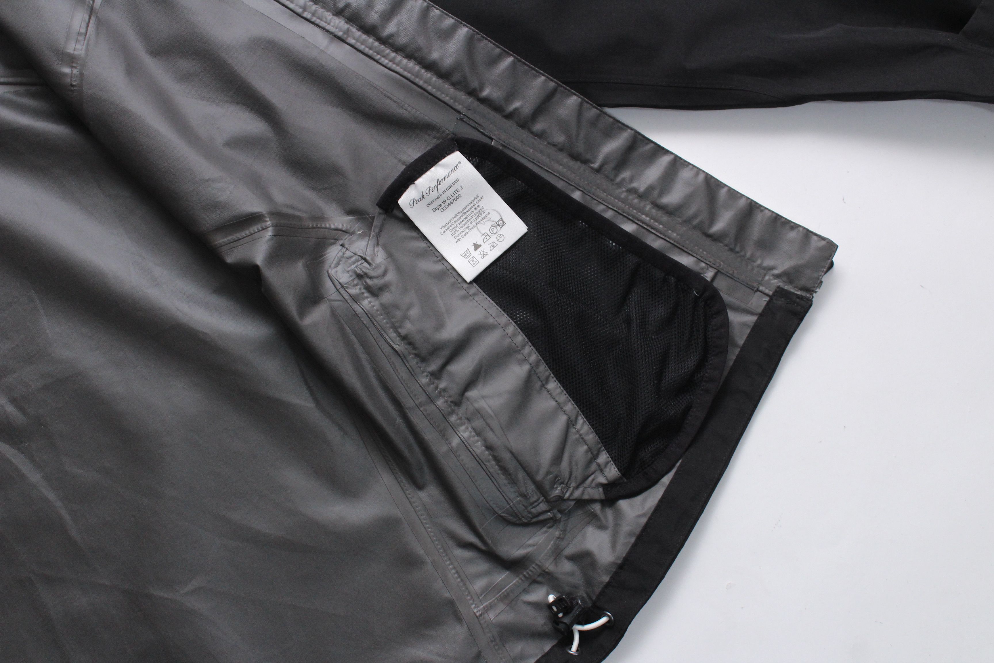 Peak Performance Peak Performance Gore Tex Jacket Size XS Outdoor Size XS / US 0-2 / IT 36-38 - 12 Thumbnail
