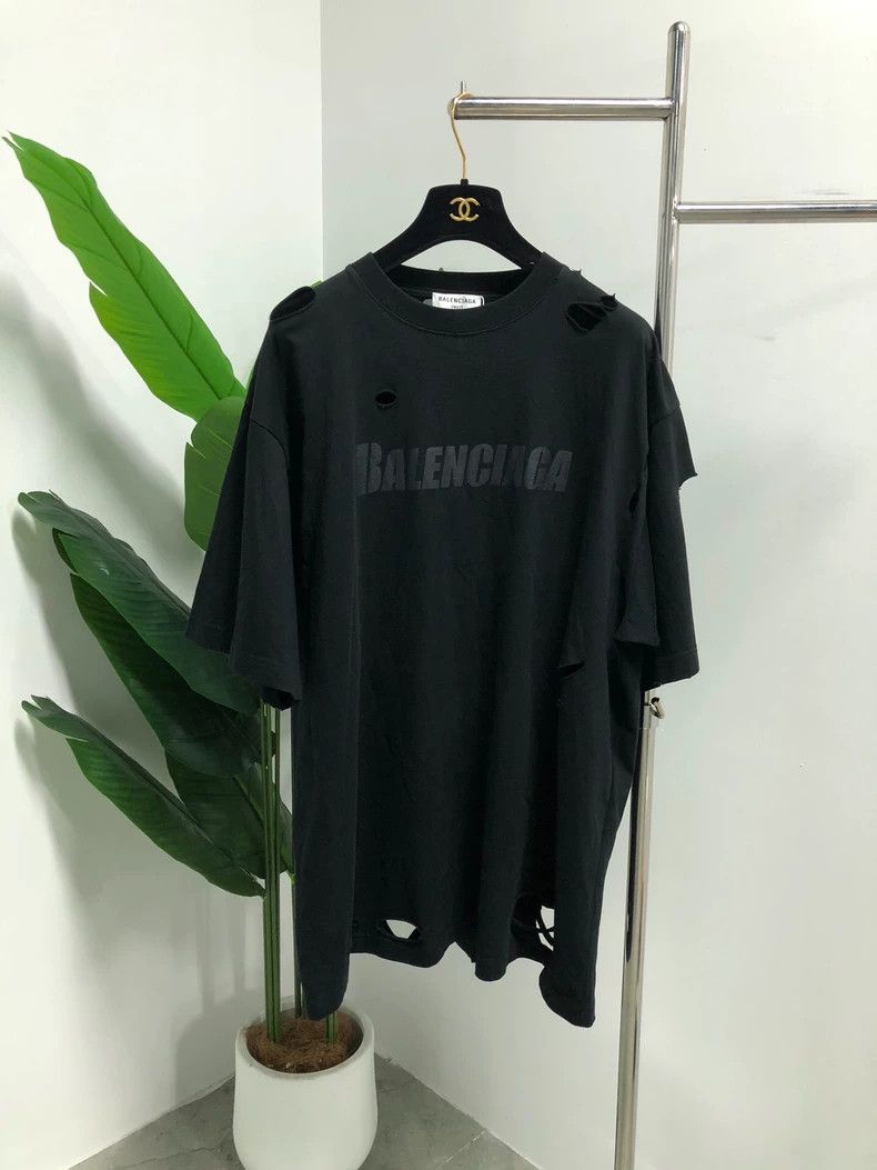 Balenciaga Balenciaga Distressed Short Sleeve T-shirt - dmc Size US XS / EU 42 / 0 - 1 Thumbnail