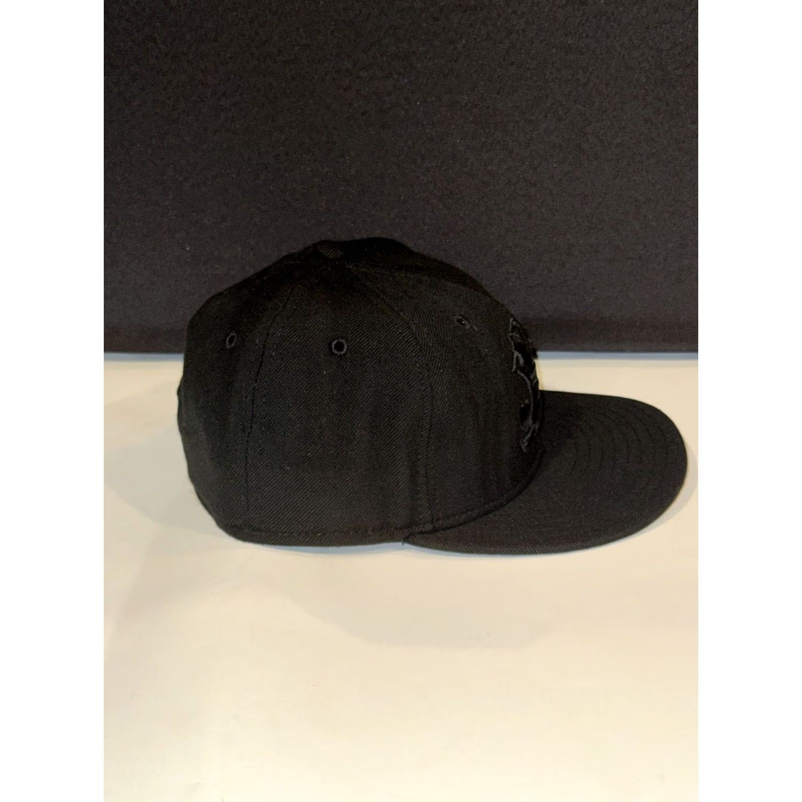 New Era VINTAGE Notre Dame Fighting Irish Hat Cap Fitted Mens 7 1/4 Black New Era Shamrock Embroidered Size ONE SIZE - 3 Thumbnail