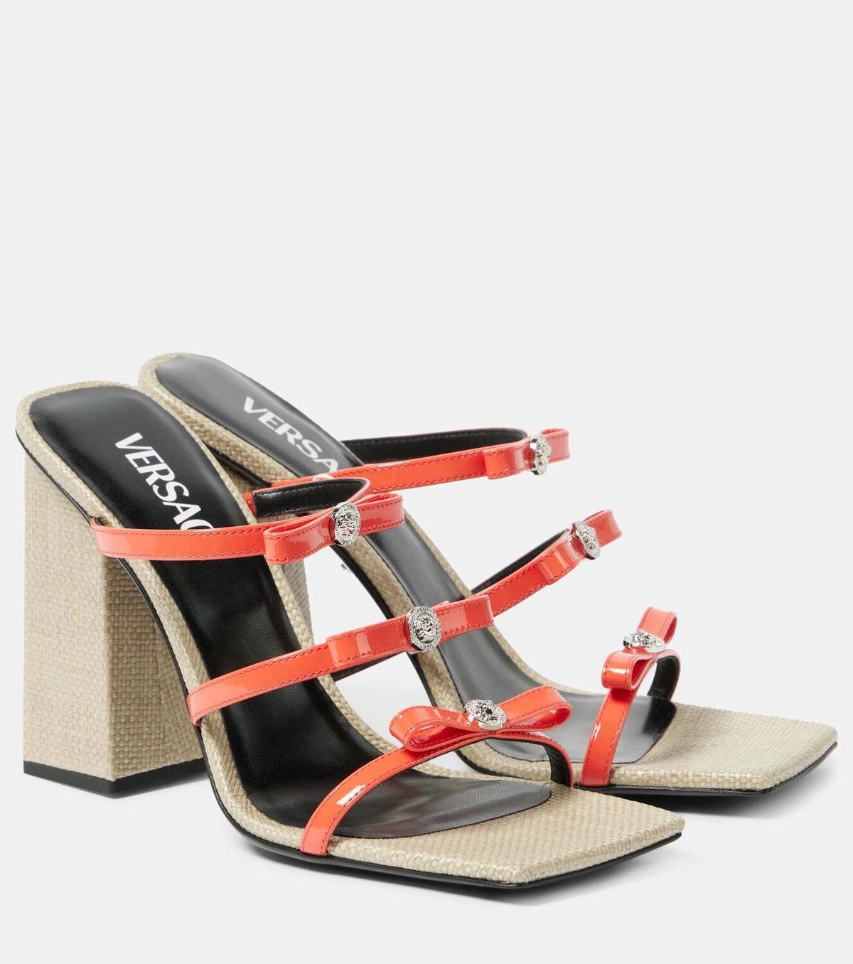 o1y0226 Mules in Coral