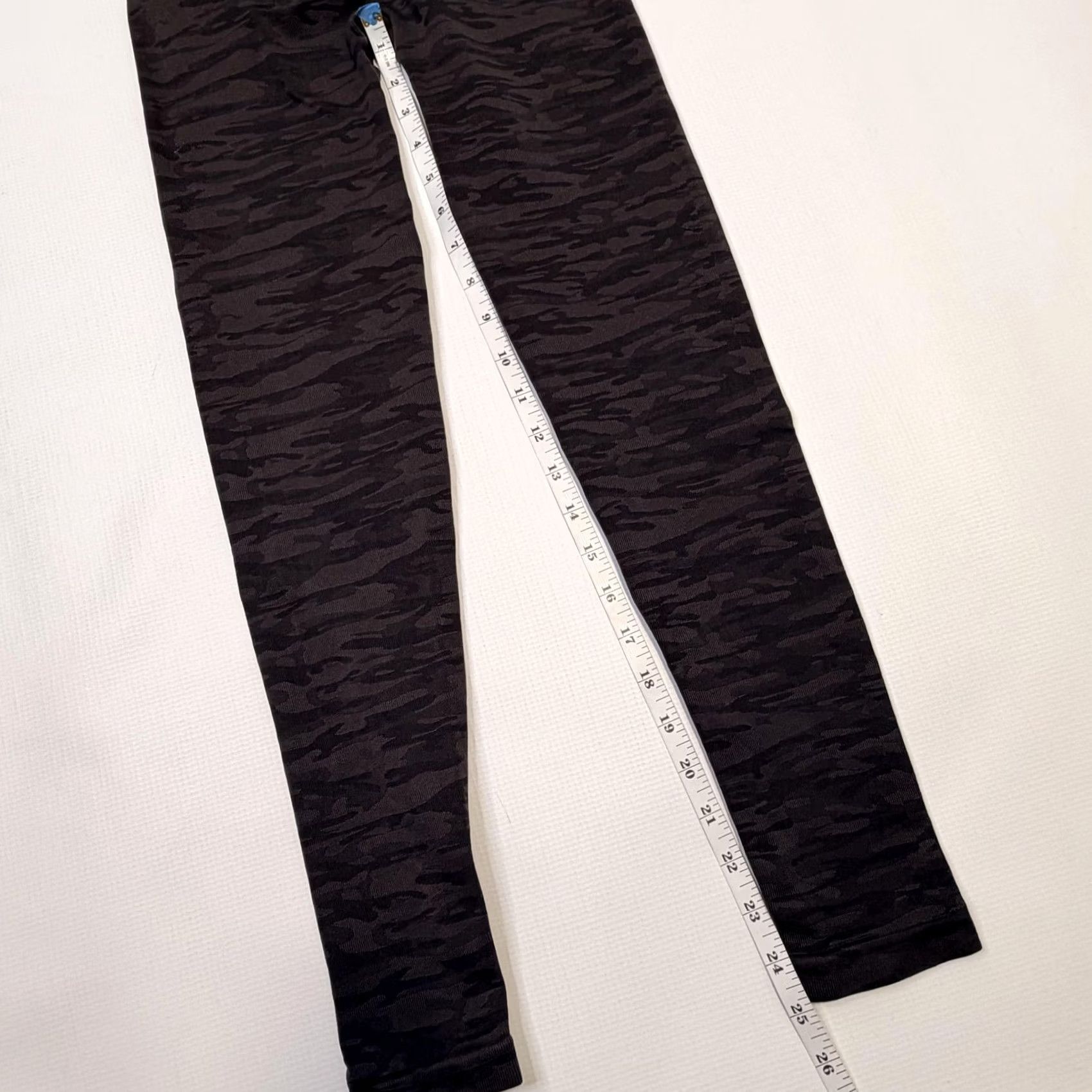 Spanx Assets by Spanx Leggings Women's Small Black Camouflage High Rise Ankle Shaping Knit Nyl Spandex Elastic Waist Trouser? Size 28" / US 6 / IT 42 - 5 Thumbnail
