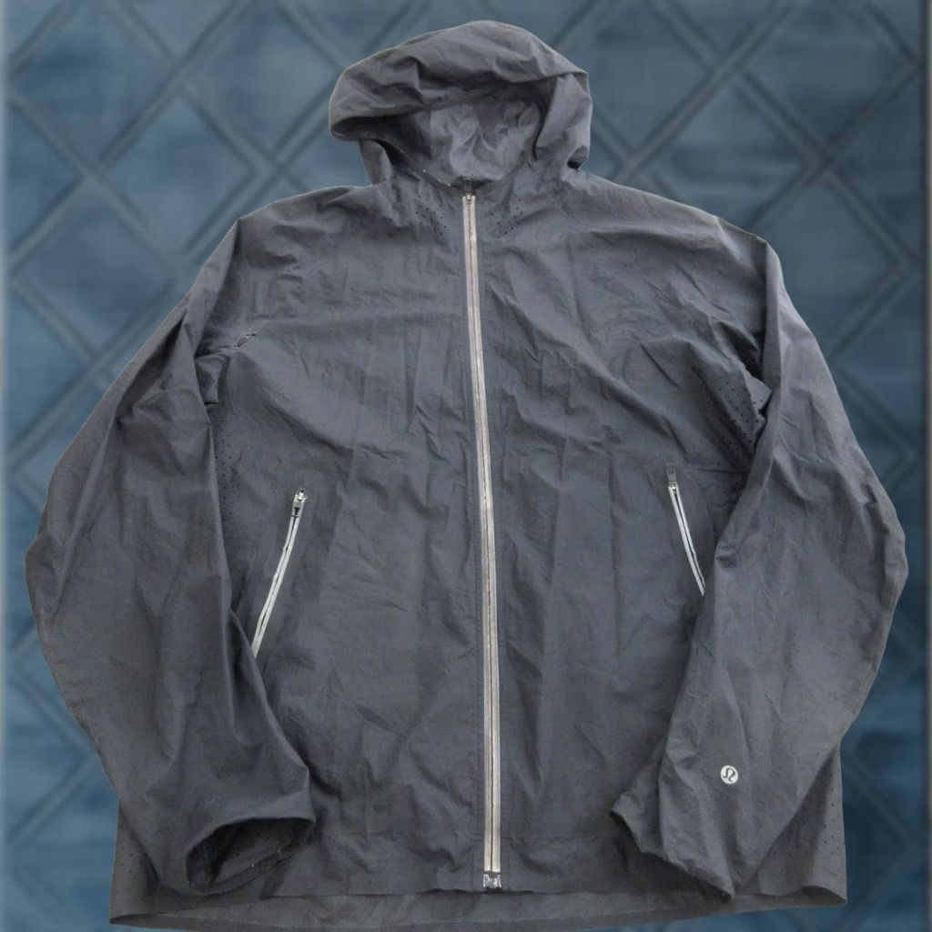 Lululemon Lululemon Jacket Mens Large Black Hooded Full Zip Windbreaker Run Lightweight Size US L / EU 52-54 / 3 - 1 Thumbnail