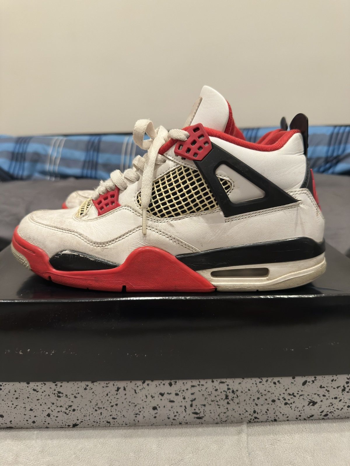 Jordan Brand Jordan 4 Fire Red Size 9.5 Size US 9.5 / EU 42-43 - 1 Thumbnail