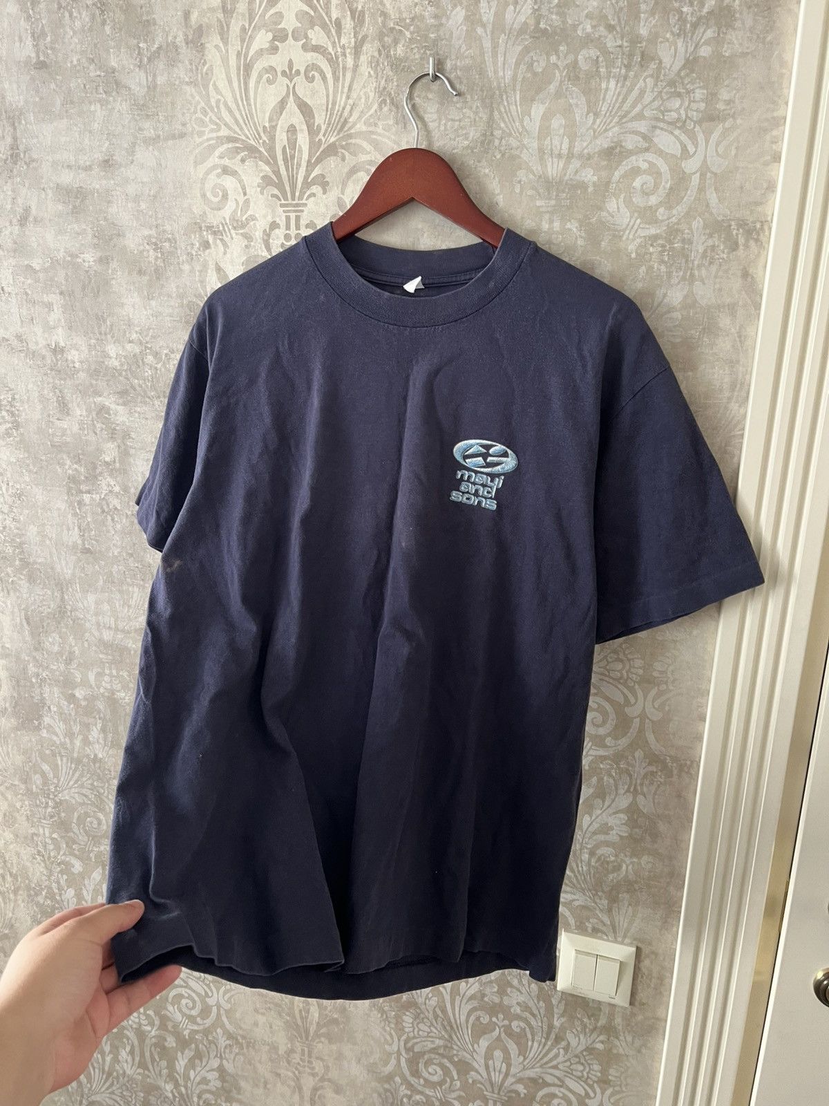 Vintage Vintage Maui and Sons Shark Graphic Tee Hawaii Surf Skate Size US L / EU 52-54 / 3 - 12 Thumbnail