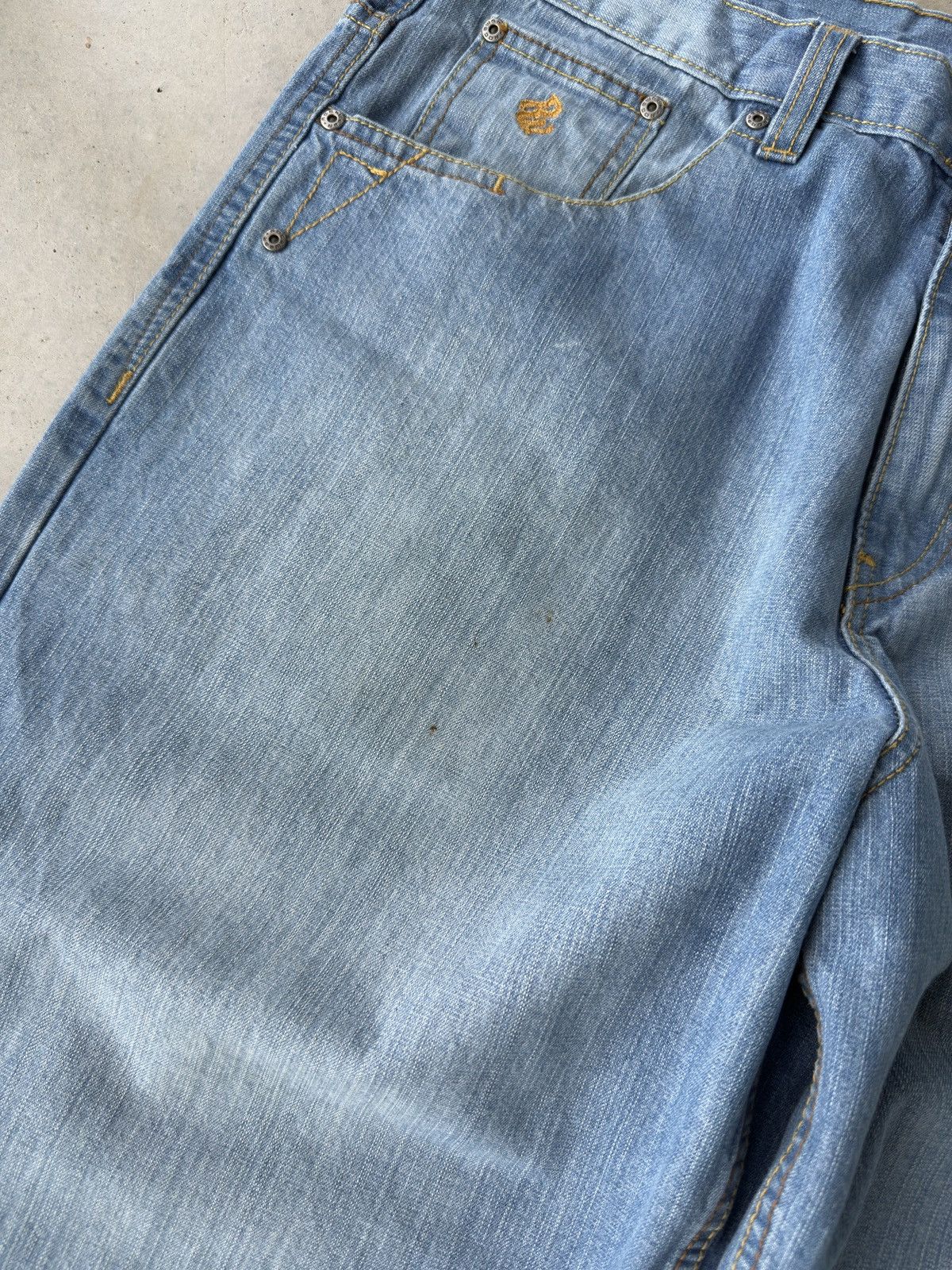 Vintage Vintage Rocawear Light Wash Baggy Denim Jean Shorts Size US 38 / EU 54 - 5 Thumbnail