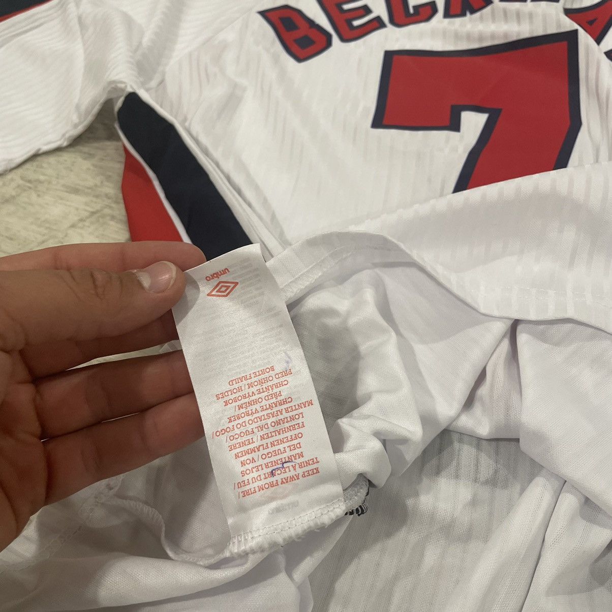 Umbro 90s umbro England 7 jersey BECKHAM TEE SHIRT Size US L / EU 52-54 / 3 - 7 Thumbnail