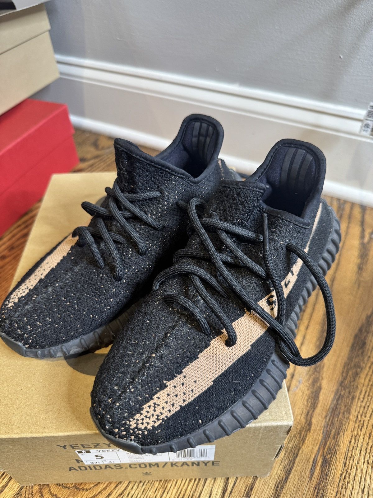 Adidas Yeezy Boost 350 V2 Black/Copper Size US 5 / IT 35 - 3 Thumbnail