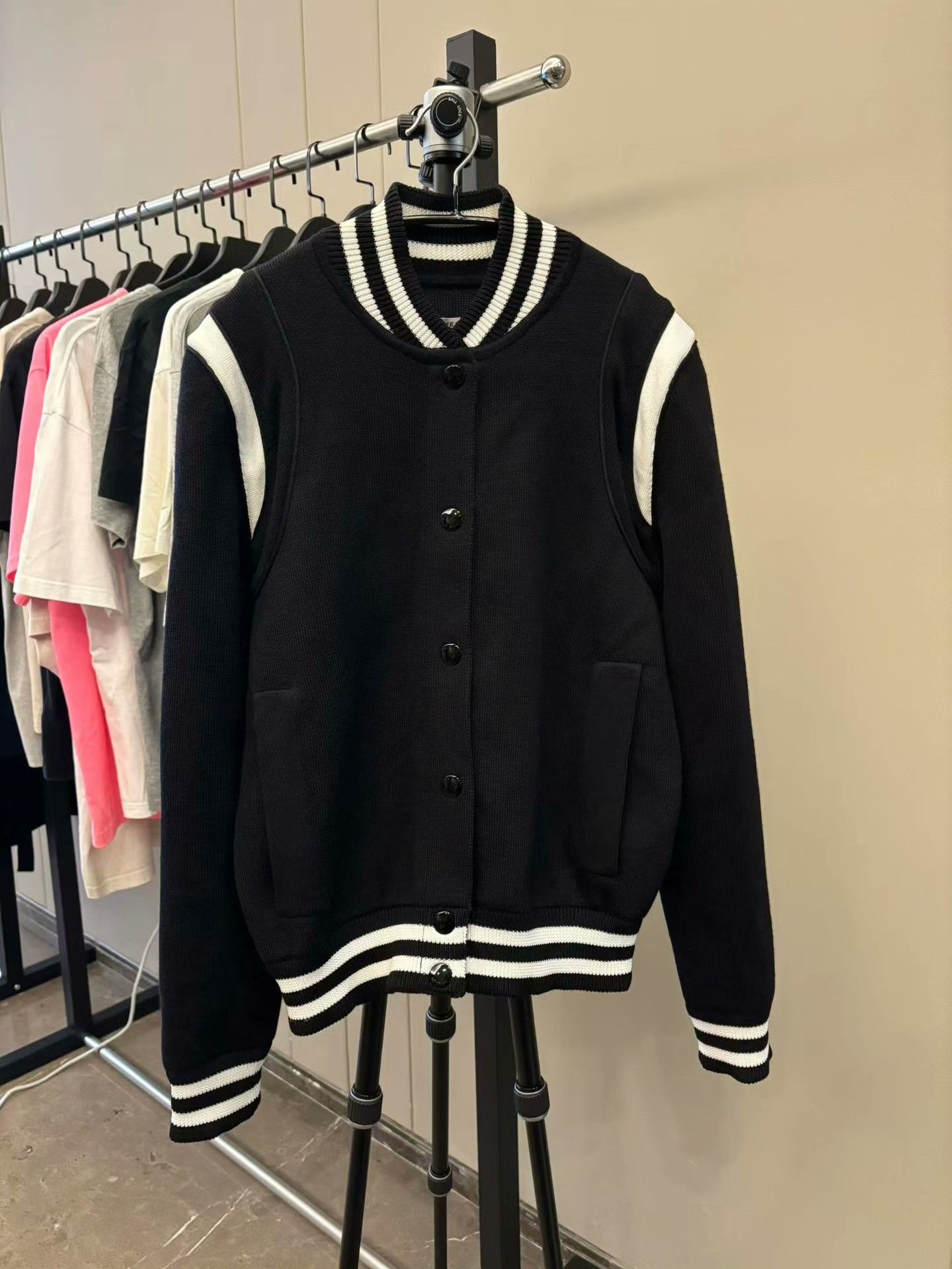 Givenchy Givenchy Black Light Jacket s Men Size US S / EU 44-46 / 1 - 1 Thumbnail
