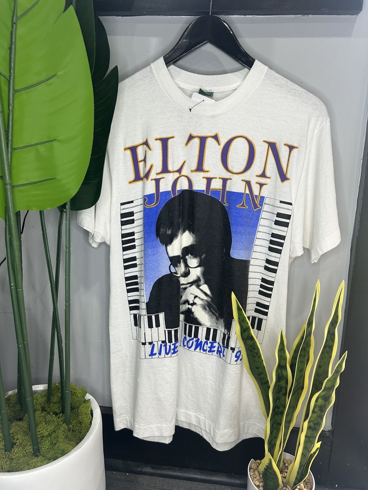 Band Tees × Vintage Vintage Elton John Tour Shirt Size US XL / EU 56 / 4 - 1 Thumbnail