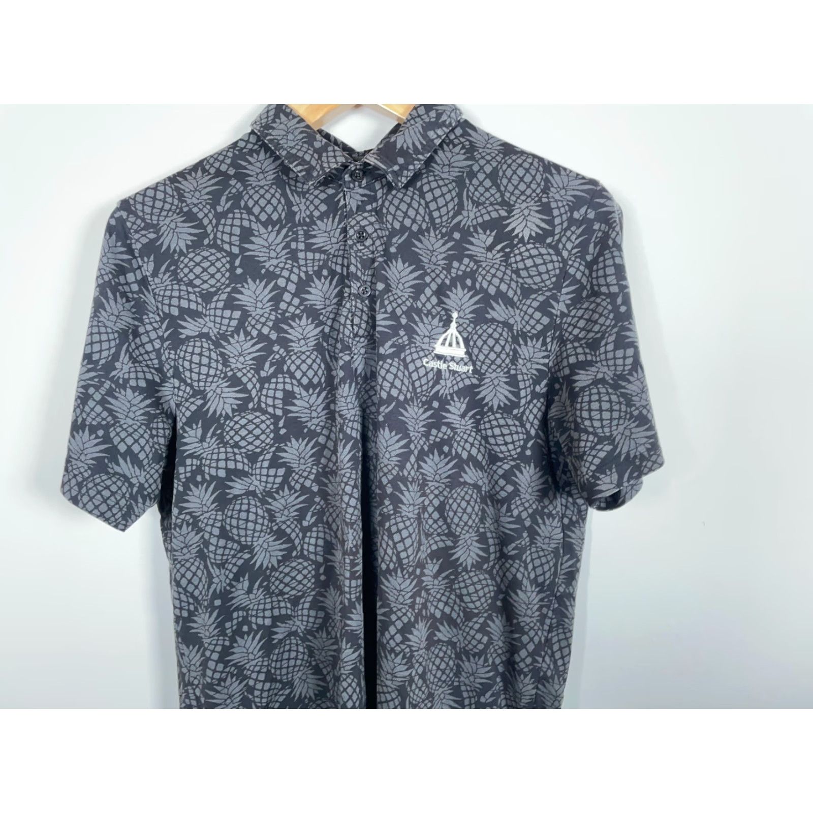 TravisMathew Travis Mathew Polo Shirt Men's Large Black Gray Pineapple Print Cotton Blend Polo Shirt Mens Large Black Pineapple Print Cotton Blend Size US L / EU 52-54 / 3 - 4 Thumbnail