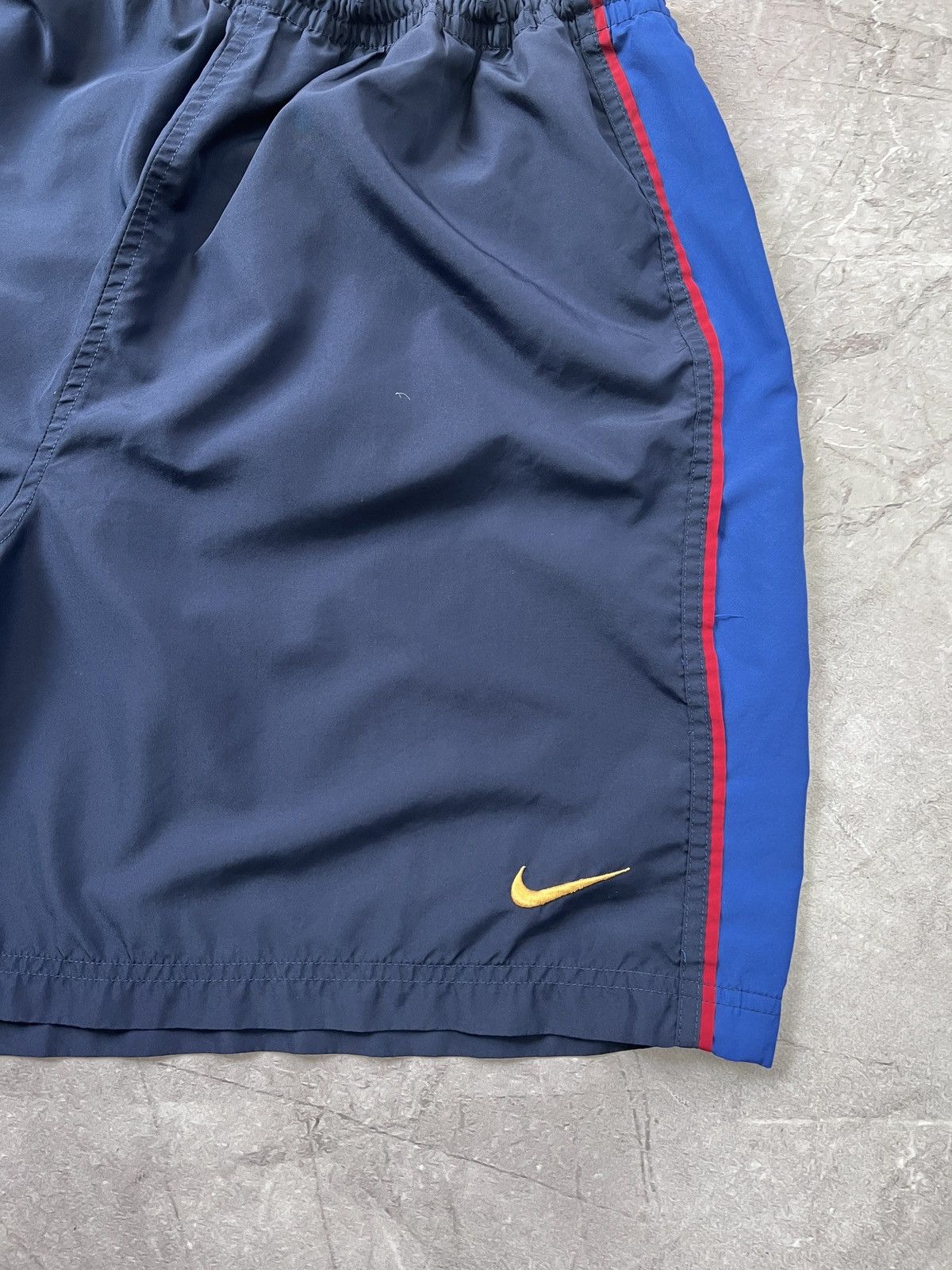 Nike Vintage Nike Fc Barcelona old school retro shorts Y2K Size US 36 / EU 52 - 3 Thumbnail