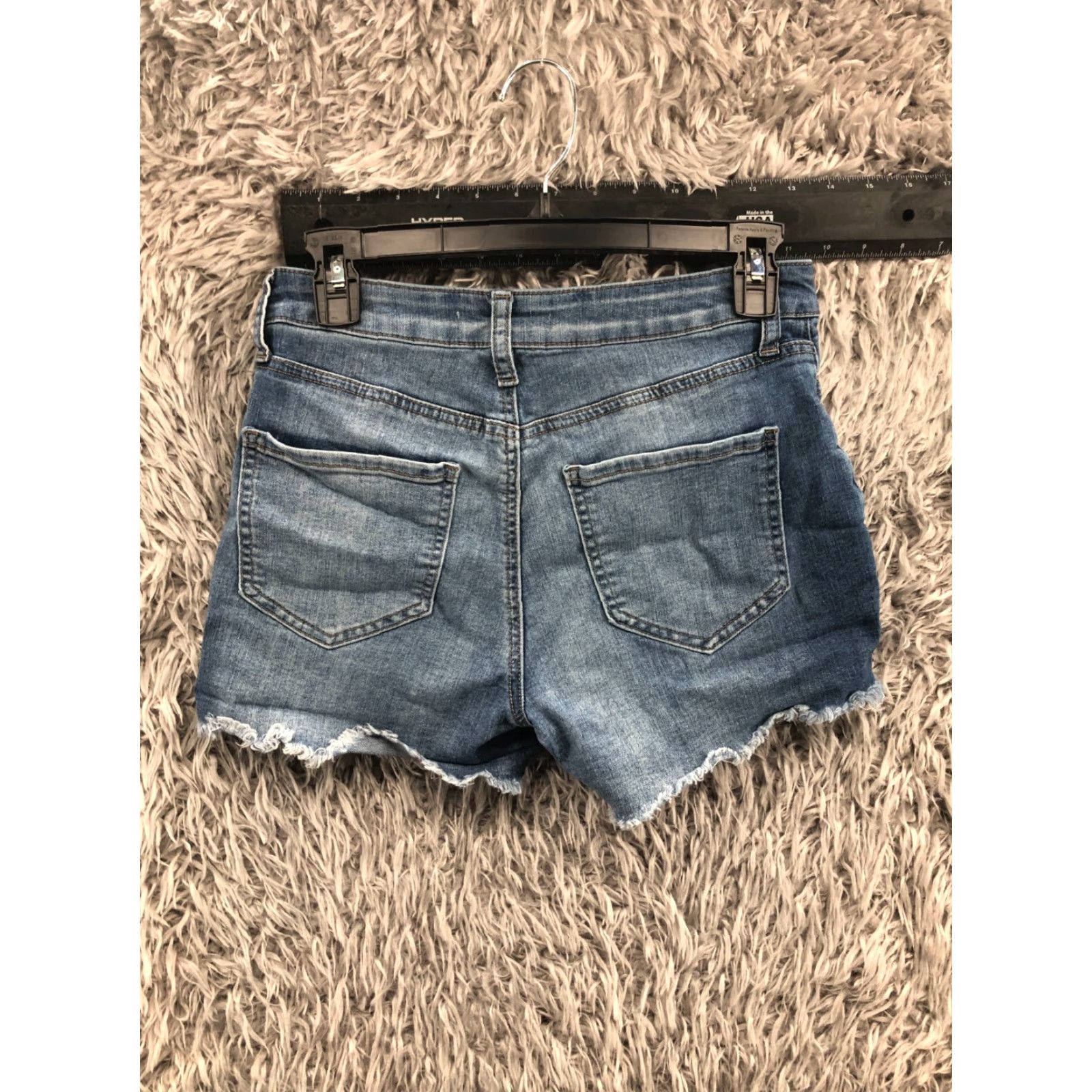 Vintage SO Cut-Off Shorts Womens Size 7 High Rise Curvy Midi Medium Wash Blue Size 28" / US 6 / IT 42 - 4 Thumbnail