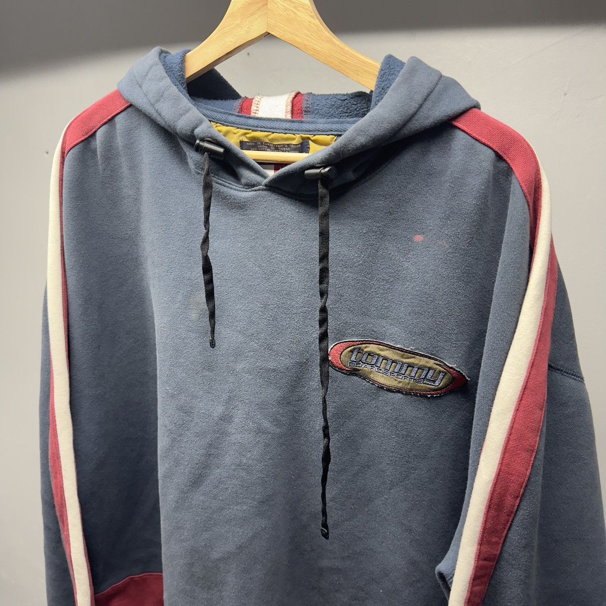 Vintage Tommy Hilfiger Boardsports Hoodie Thrashed Faded ERD Grunge Size US XL / EU 56 / 4 - 7 Thumbnail