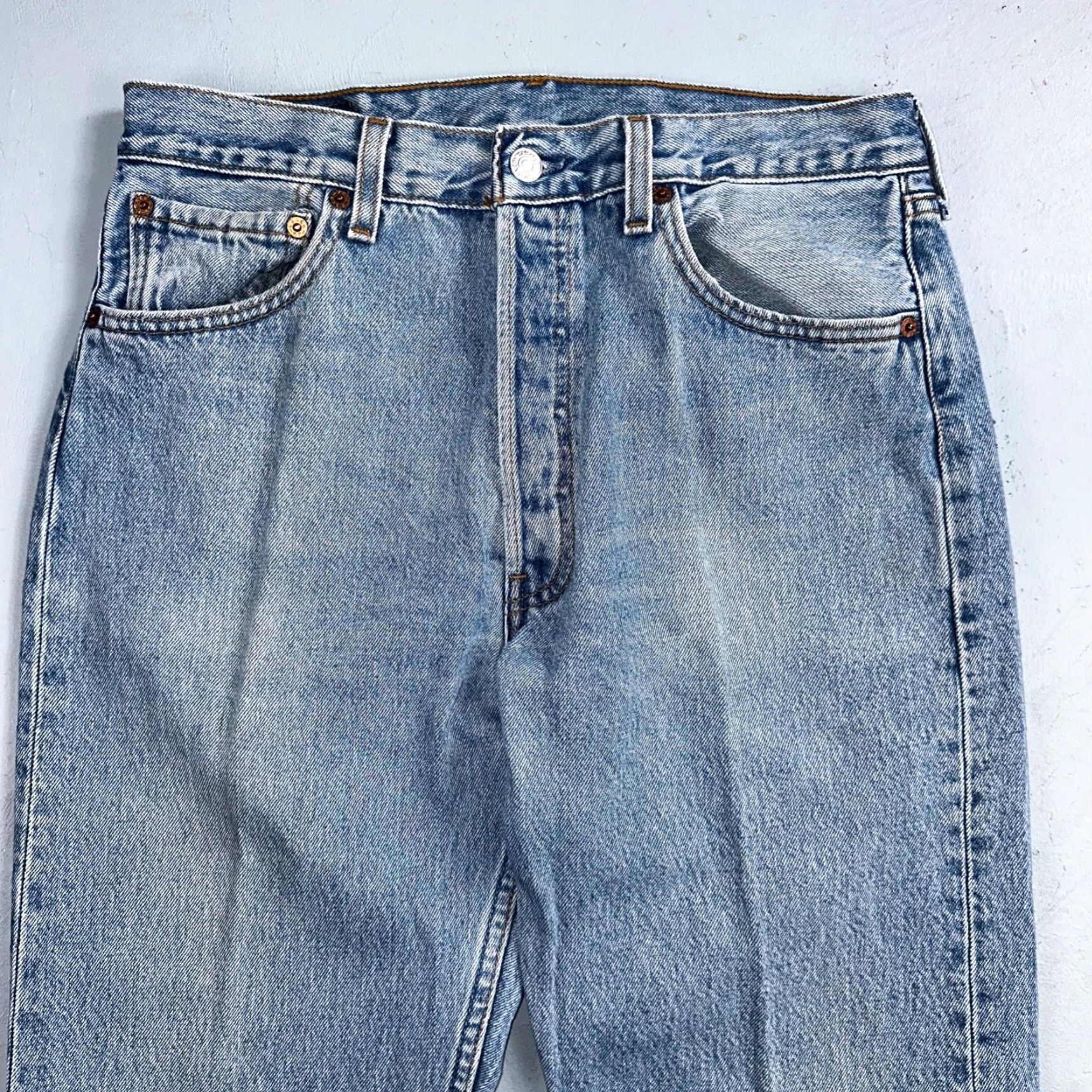 Levi's VINTAGE Levi's 501 Jeans Men's Straight Leg 33x34 Light Wash 90s USA Classic Denim Size US 33 - 2 Thumbnail