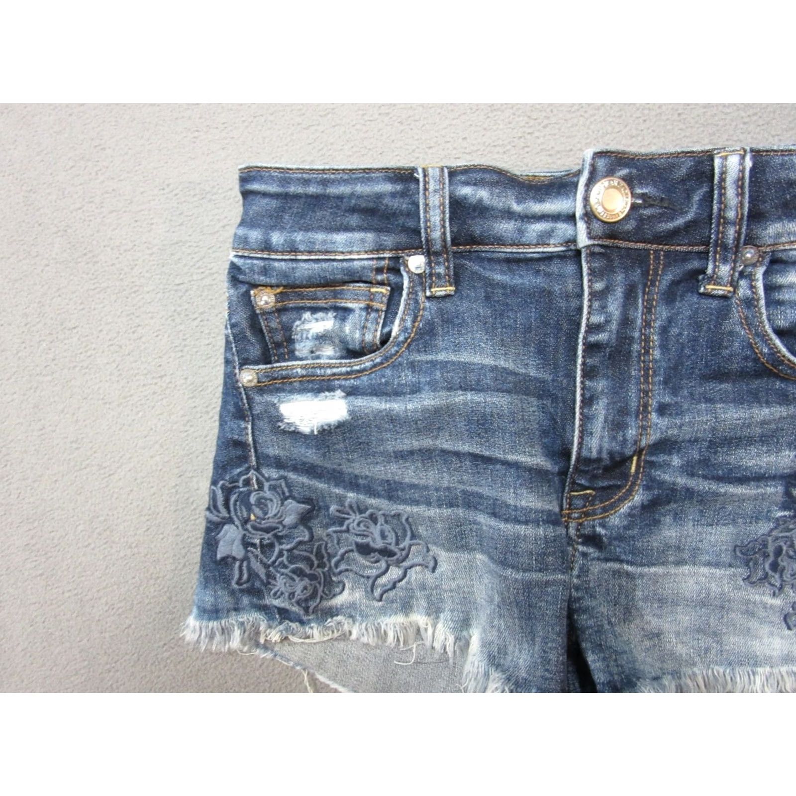 American Eagle Outfitters American Eagle Outfitters Womens 4 Blue Denim Floral Embroidery Raw Hem Shorts Size 27" / US 4 / IT 40 - 6 Thumbnail