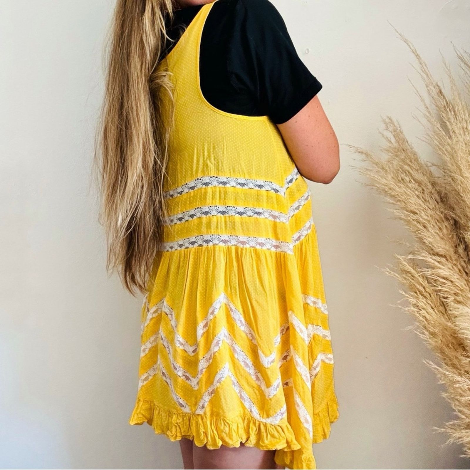 green lace cap sleeve dress Green Floral Lace Fitted Short Sleeve Midi Dress