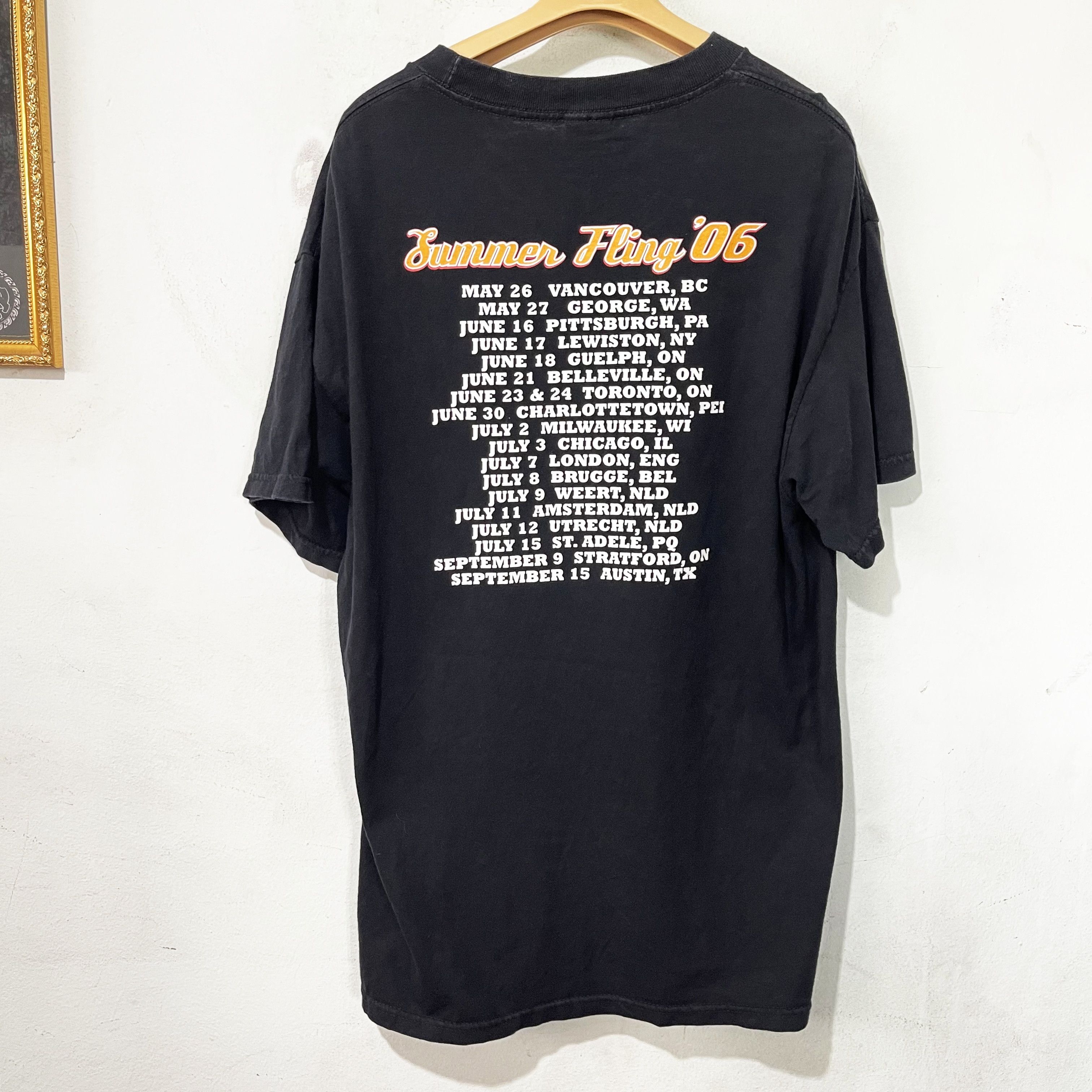 Vintage Vintage 2006 The Tragically Hip Summer Fling Tour T-Shirt Size US L / EU 52-54 / 3 - 3 Thumbnail