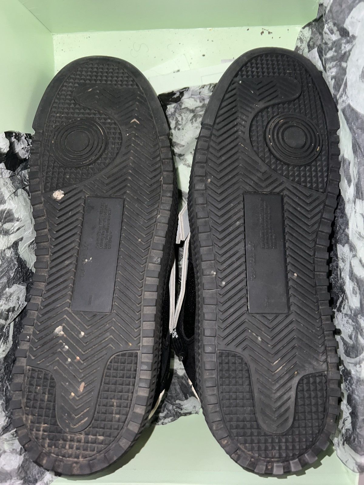 Off-White FLOATING ARROW SUEDE SNEAK BLACK WHITE Size US 7 / EU 40 - 6 Thumbnail