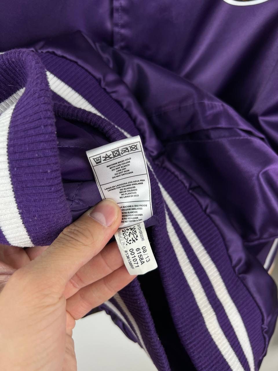 NBA Lakers Michell Ness NBA bomber jacket size L Size US L / EU 52-54 / 3 - 10 Thumbnail