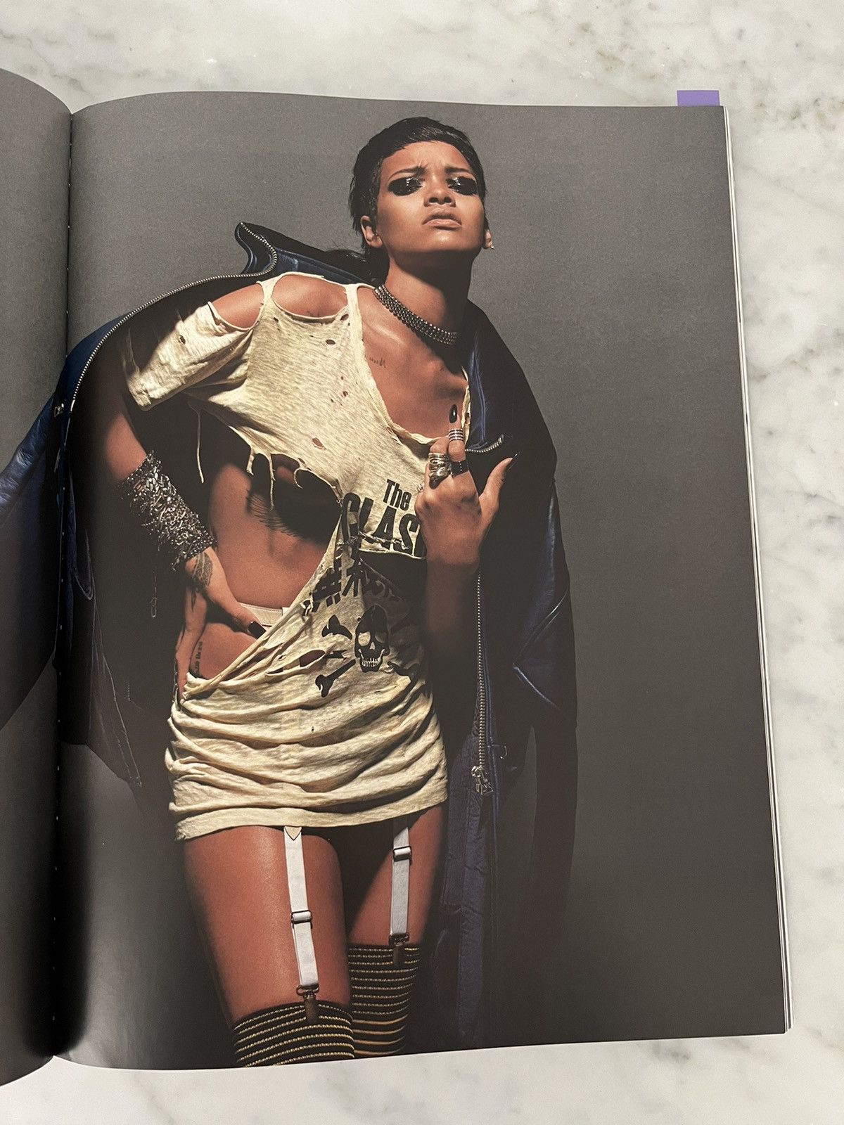 Other RIHANNA 032c MAGAZINE 25th ISSUE BERLIN WINTER 2013/14 Size ONE SIZE - 12 Thumbnail