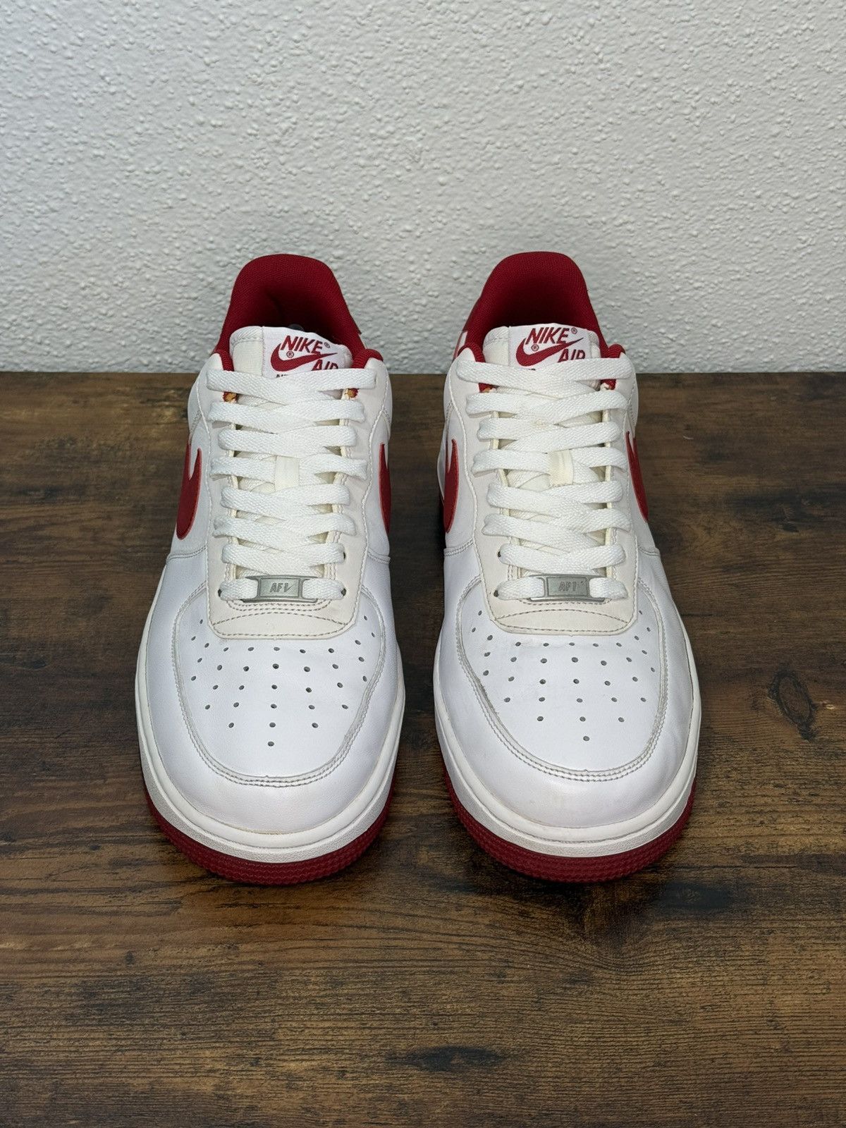 Nike Nike Air Force 1 Low White Gym Red Nubuck Swoosh 2014 Size US 10 / EU 43 - 2 Thumbnail