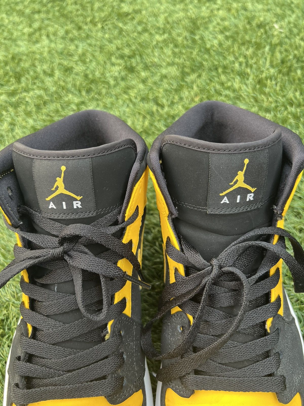 Jordan Brand Jordan 1 Mid “New Love” 2017 Size US 10.5 / EU 43-44 - 16 Thumbnail