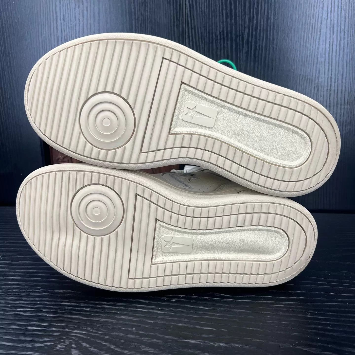 Converse Converse Ivory White 40.5 Near Mint With Box Size US 7.5 / EU 40-41 - 3 Thumbnail