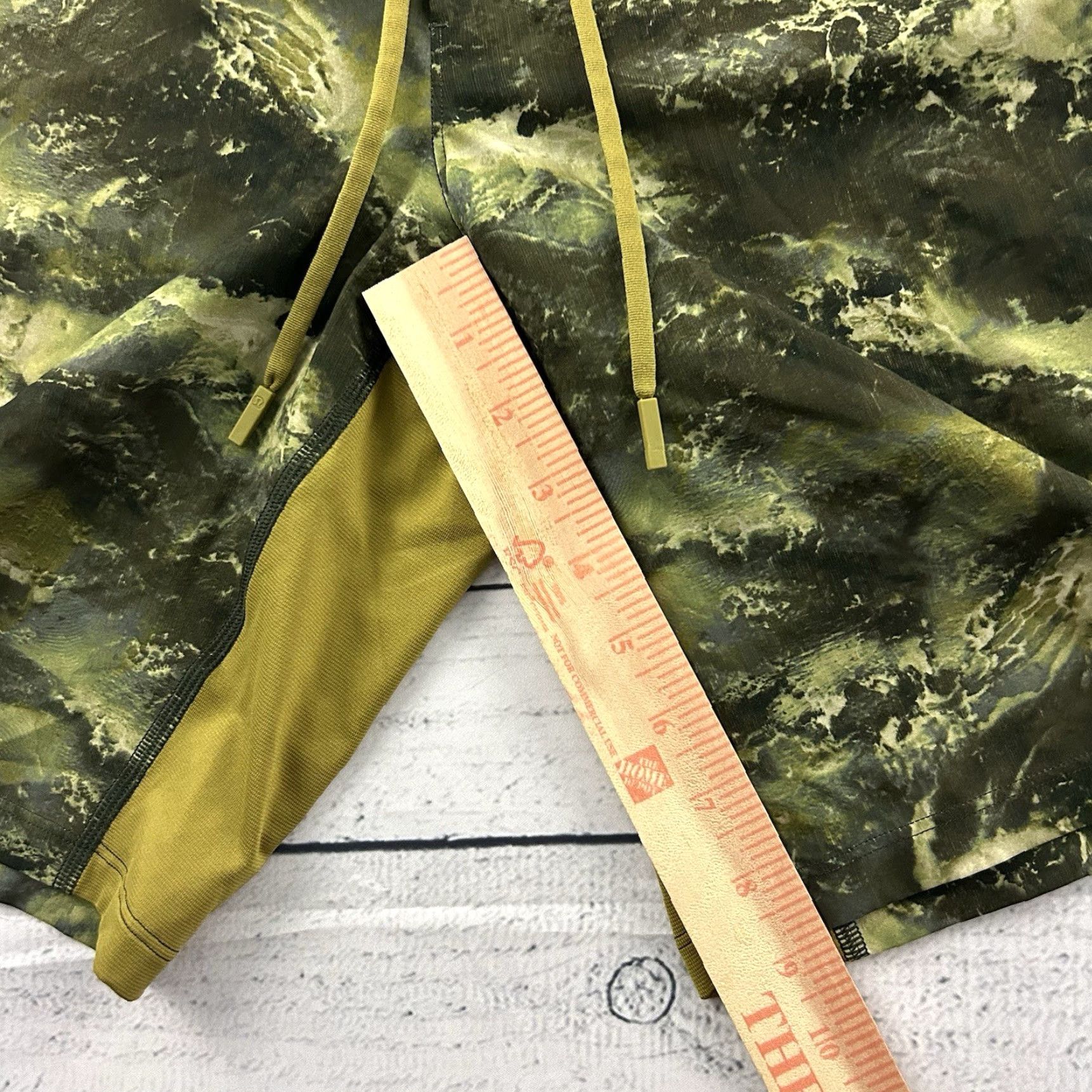 Lululemon Lululemon Shorts Mens Medium Green 9" Inseam Linerless All Over Print Athletic Activewear Shirt? Size US 31 - 2 Thumbnail