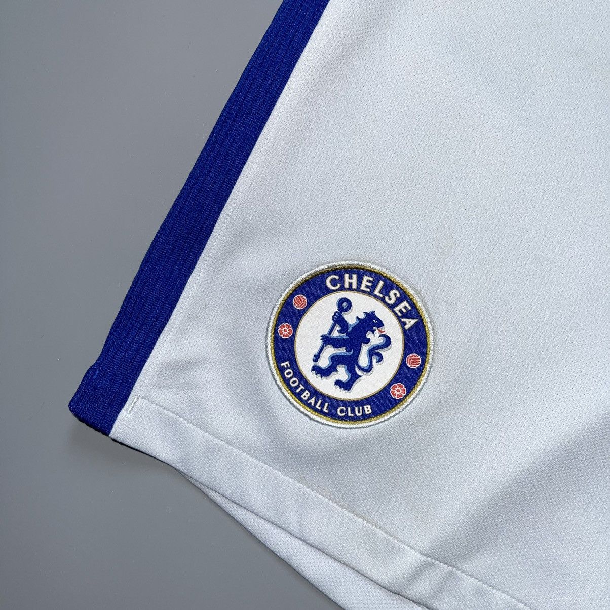 Vintage CHELSEA NIKE 2017/2018 FOOTBALL AWAY SHORTS #10 HAZARD Size US 34 / EU 50 - 2 Thumbnail