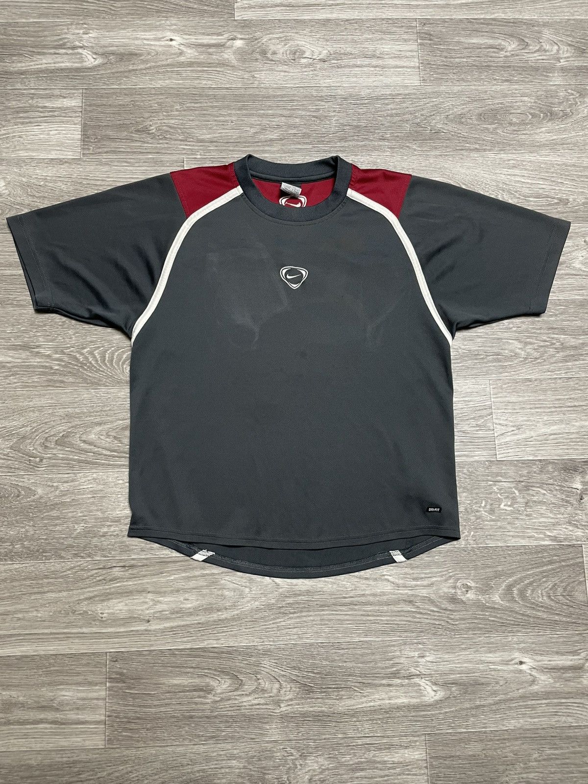 Nike Vintage 00s Nike Center Swoosh Total 90 Dri-Fit T-Shirt Size US S / EU 44-46 / 1 - 1 Thumbnail